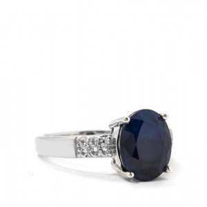 Madagascan blue sapphire ring